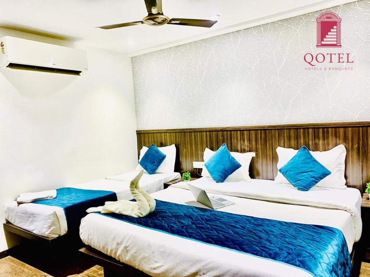 Qotel Hotel Rajouri Garden Above Ritu Marbles, Near Rajouri Garden Metro Station-Couple Friendly New Delhi Bagian luar foto