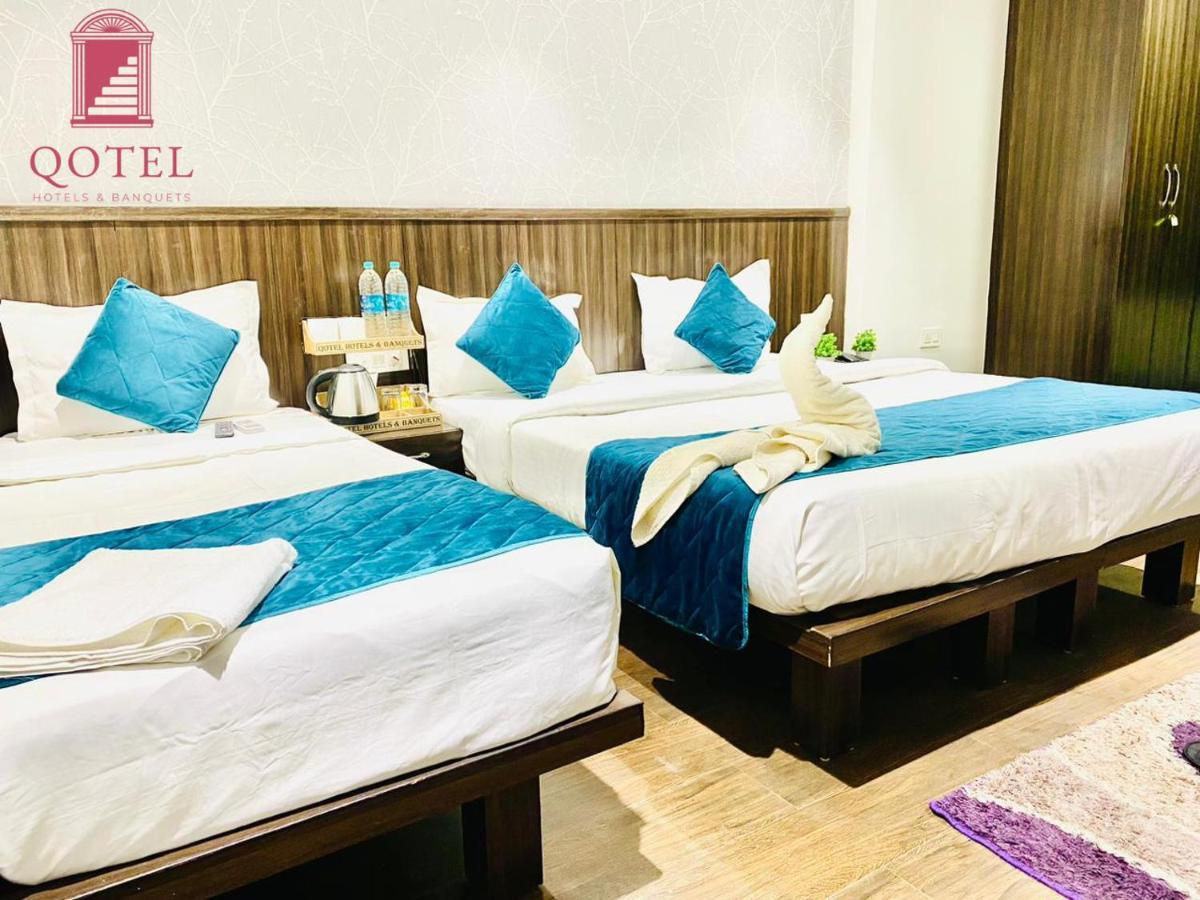 Qotel Hotel Rajouri Garden Above Ritu Marbles, Near Rajouri Garden Metro Station-Couple Friendly New Delhi Bagian luar foto