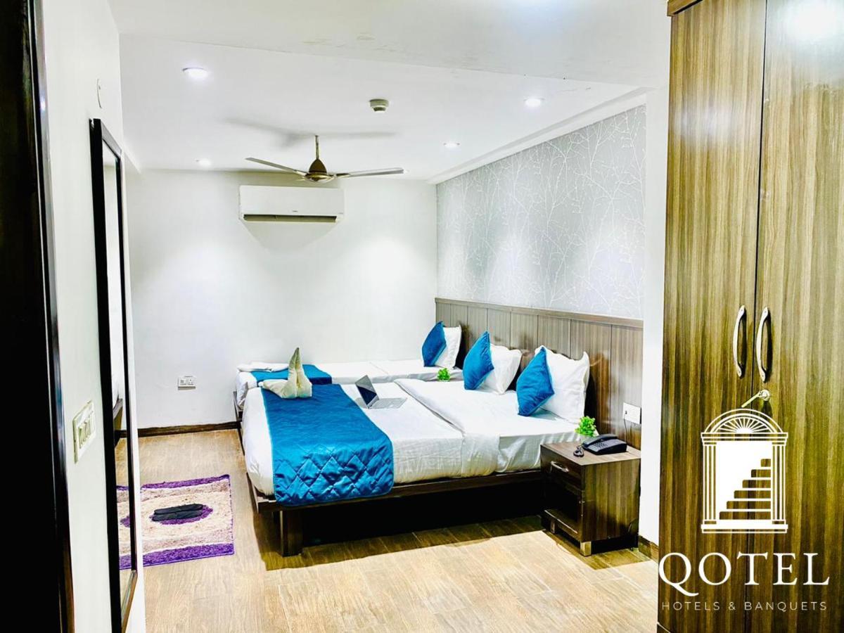 Qotel Hotel Rajouri Garden Above Ritu Marbles, Near Rajouri Garden Metro Station-Couple Friendly New Delhi Bagian luar foto