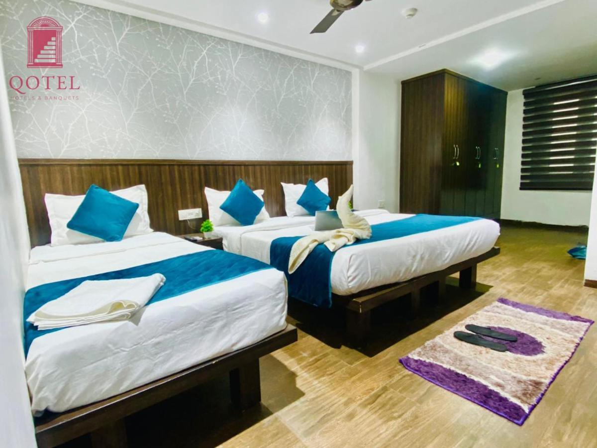 Qotel Hotel Rajouri Garden Above Ritu Marbles, Near Rajouri Garden Metro Station-Couple Friendly New Delhi Bagian luar foto